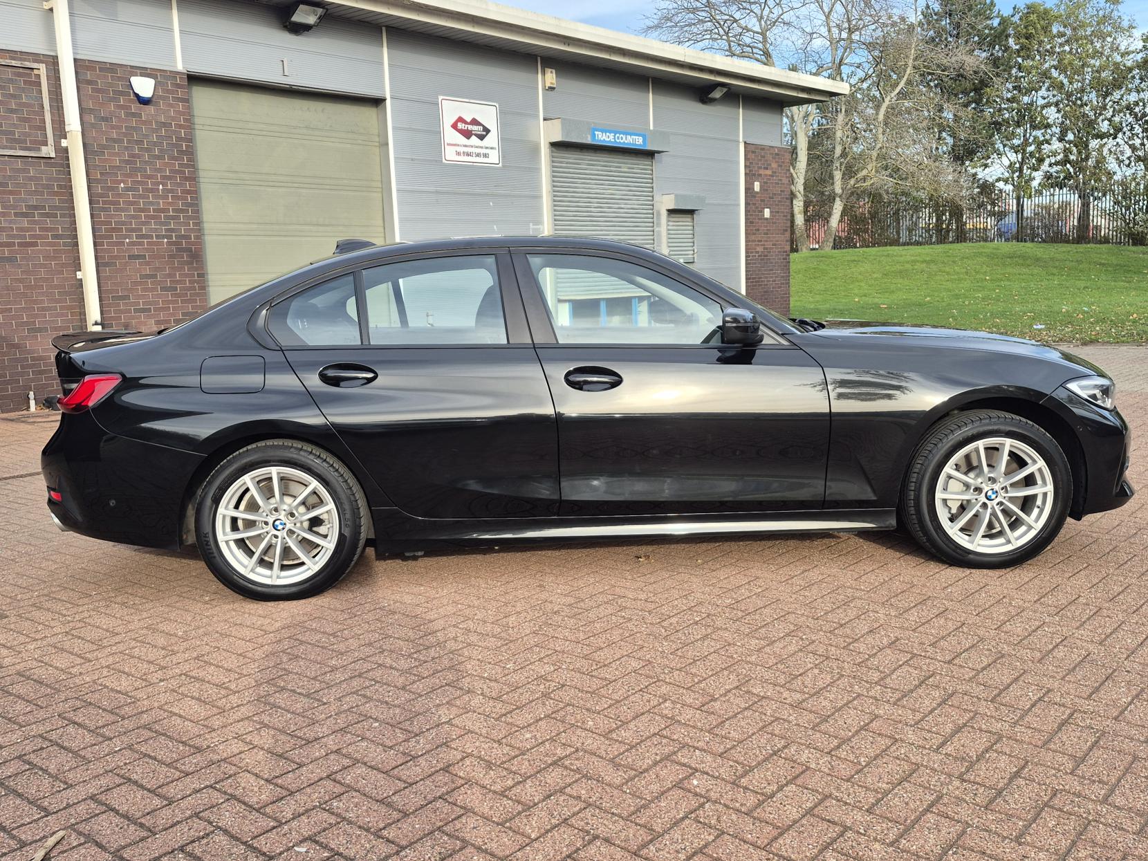BMW 3 Series 2.0 330e 12kWh SE Pro Saloon 4dr Petrol Plug-in Hybrid Auto Euro 6 (s/s) (292 ps)