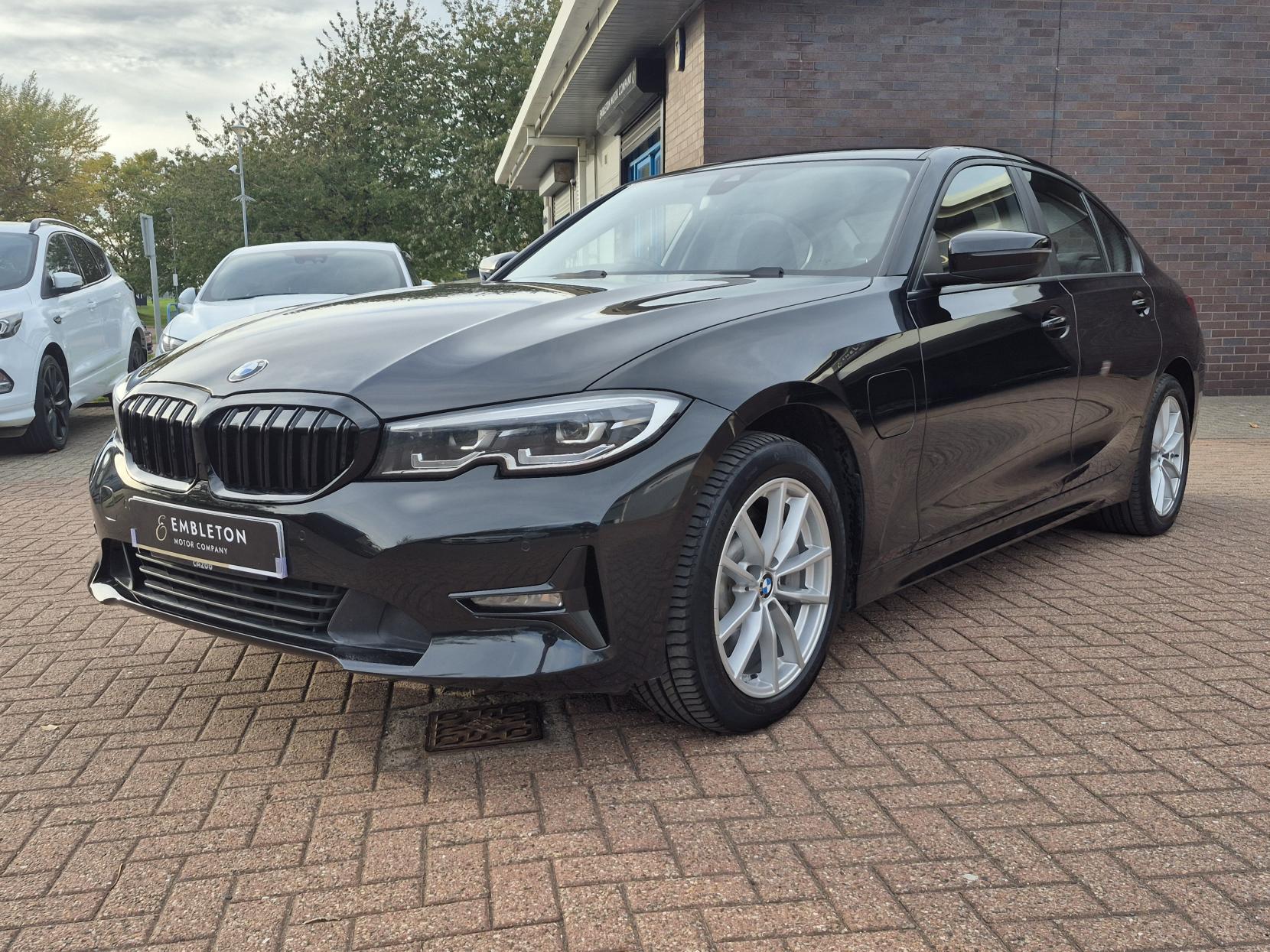 BMW 3 Series 2.0 330e 12kWh SE Pro Saloon 4dr Petrol Plug-in Hybrid Auto Euro 6 (s/s) (292 ps)