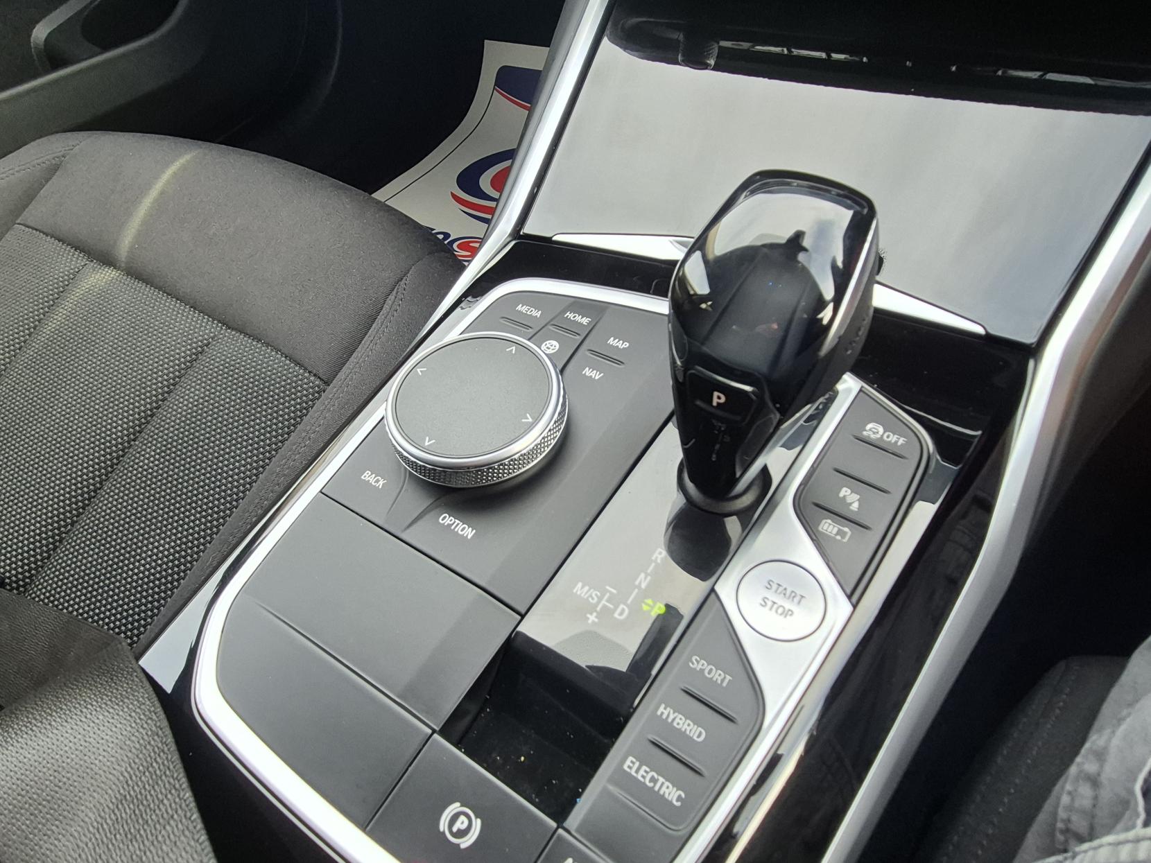 BMW 3 Series 2.0 330e 12kWh SE Pro Saloon 4dr Petrol Plug-in Hybrid Auto Euro 6 (s/s) (292 ps)