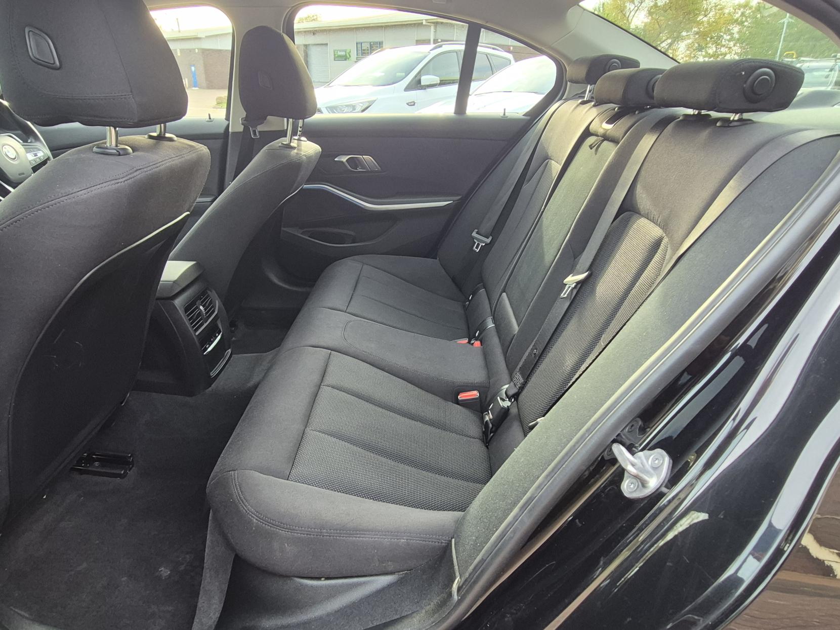 BMW 3 Series 2.0 330e 12kWh SE Pro Saloon 4dr Petrol Plug-in Hybrid Auto Euro 6 (s/s) (292 ps)