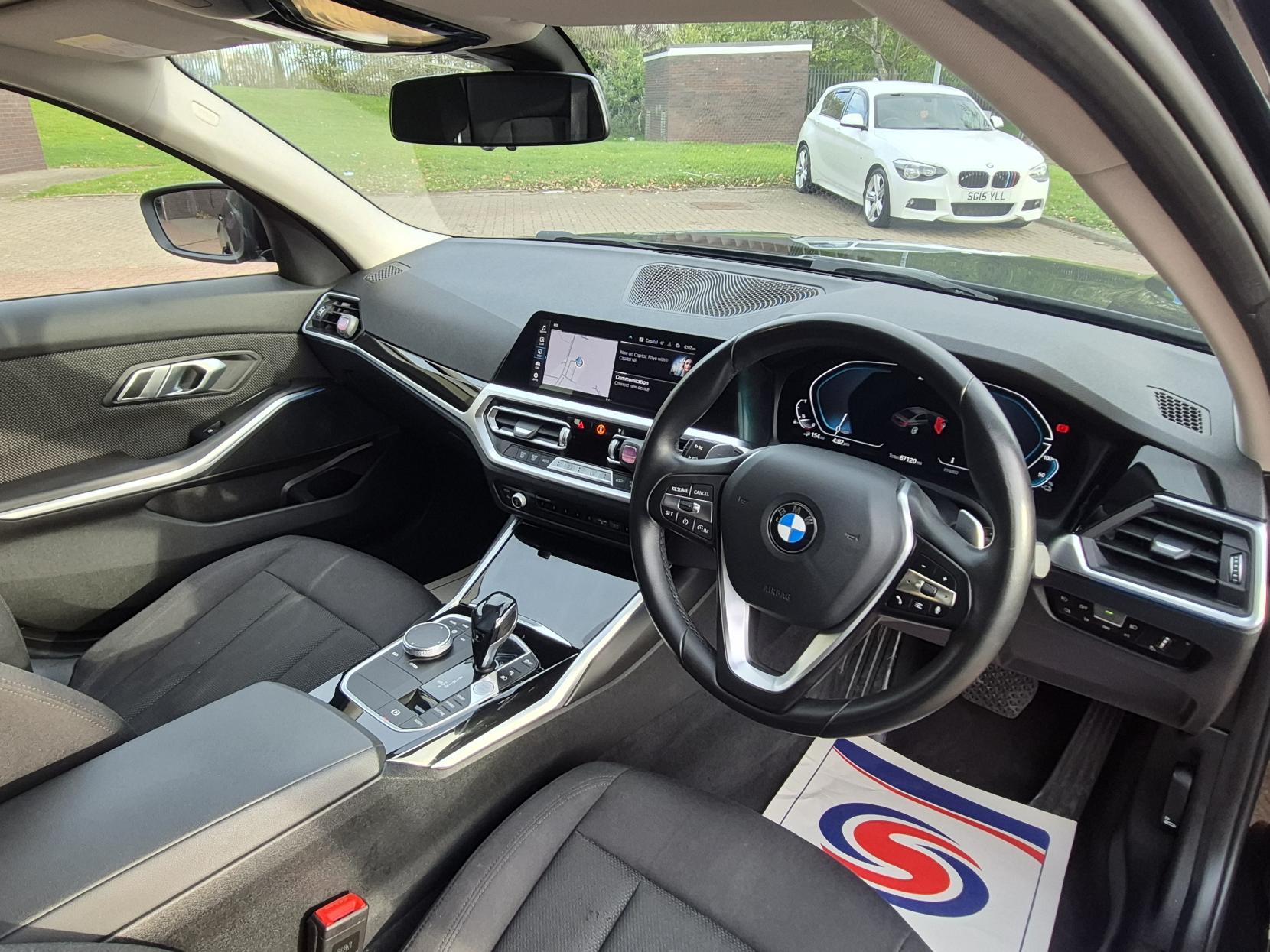 BMW 3 Series 2.0 330e 12kWh SE Pro Saloon 4dr Petrol Plug-in Hybrid Auto Euro 6 (s/s) (292 ps)