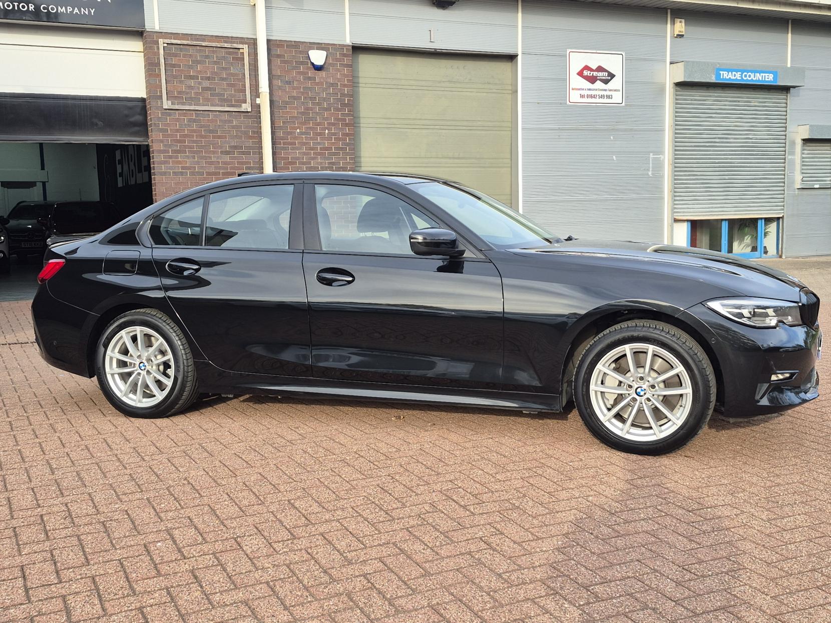 BMW 3 Series 2.0 330e 12kWh SE Pro Saloon 4dr Petrol Plug-in Hybrid Auto Euro 6 (s/s) (292 ps)