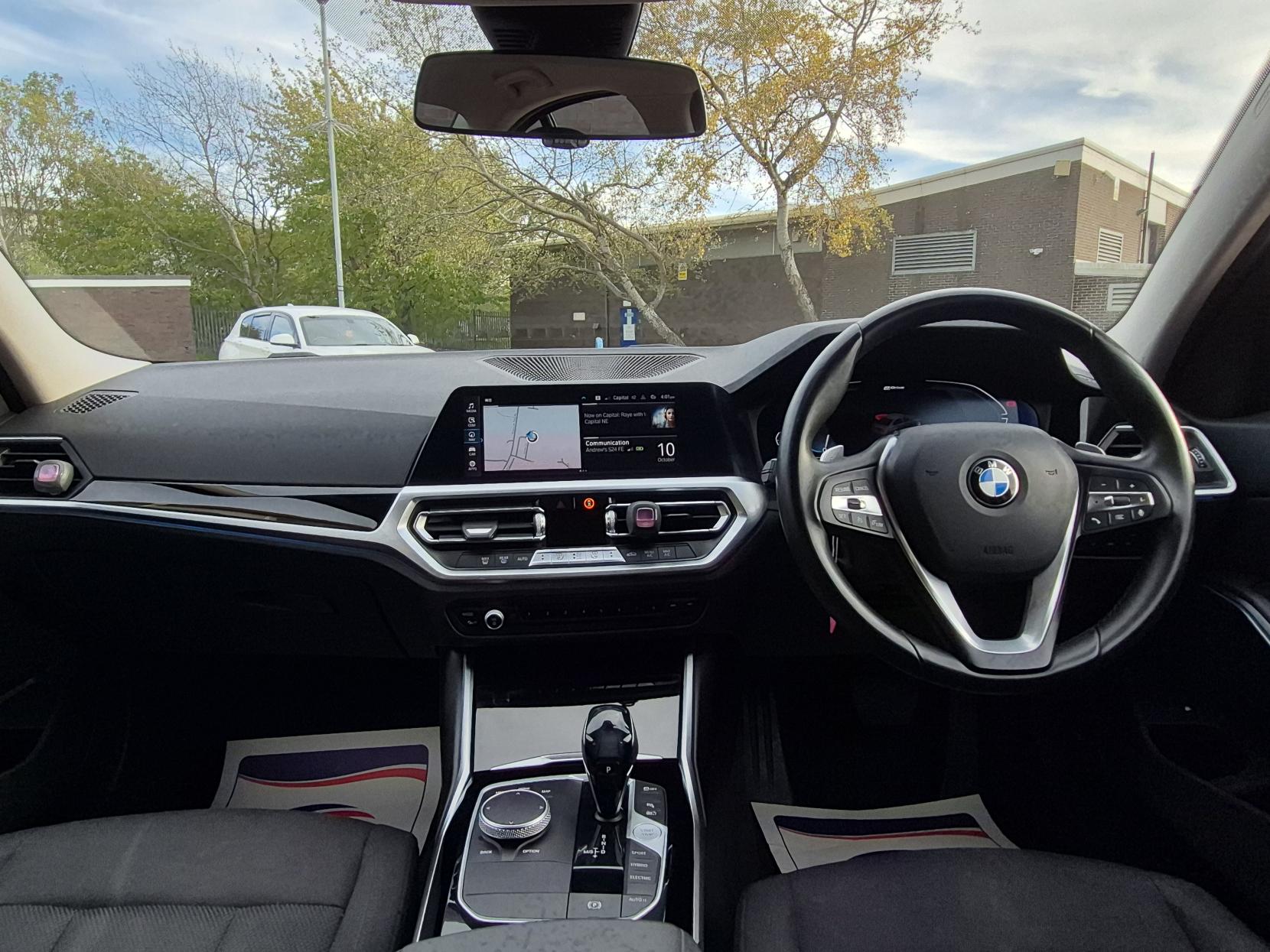 BMW 3 Series 2.0 330e 12kWh SE Pro Saloon 4dr Petrol Plug-in Hybrid Auto Euro 6 (s/s) (292 ps)