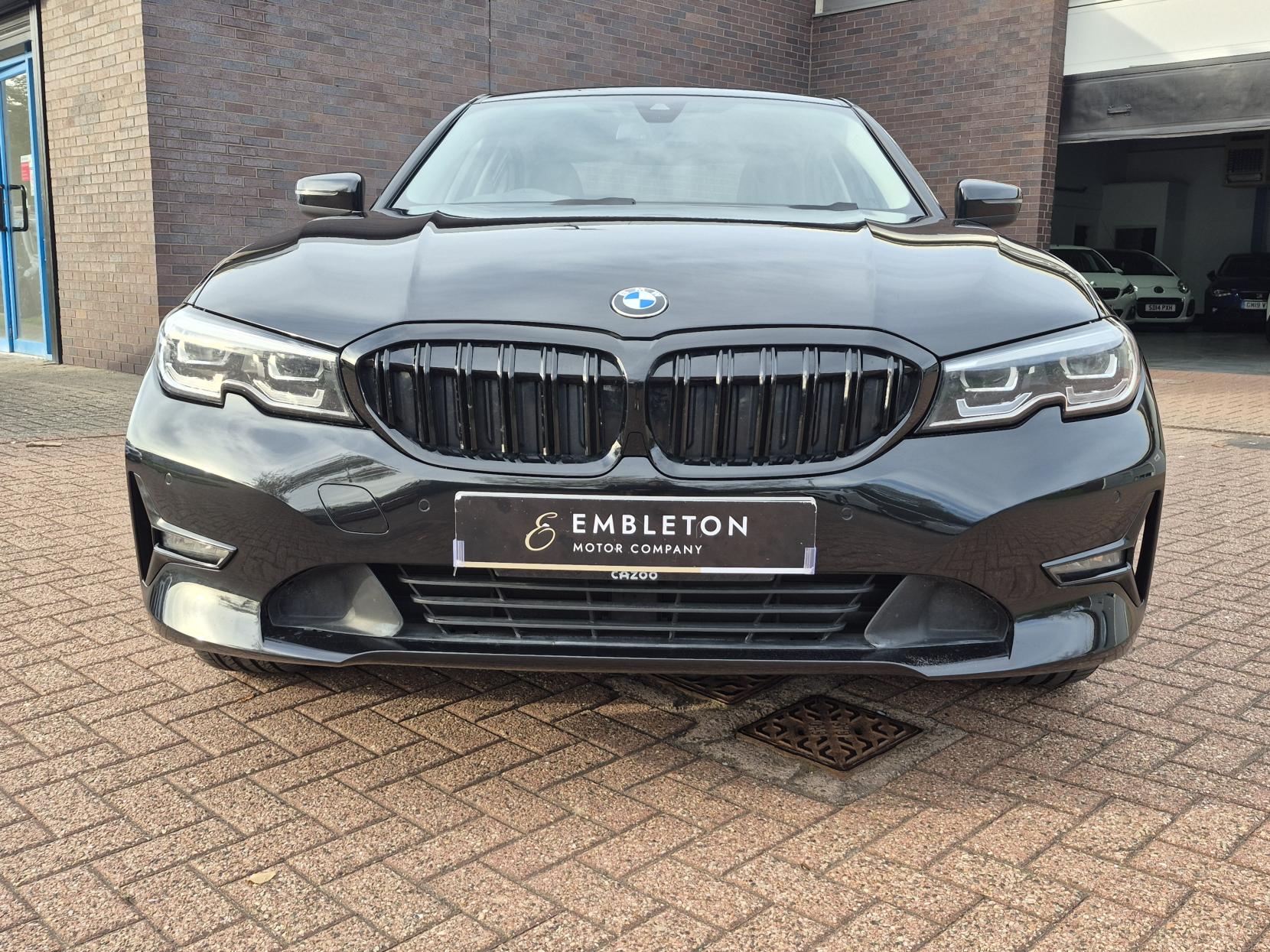 BMW 3 Series 2.0 330e 12kWh SE Pro Saloon 4dr Petrol Plug-in Hybrid Auto Euro 6 (s/s) (292 ps)